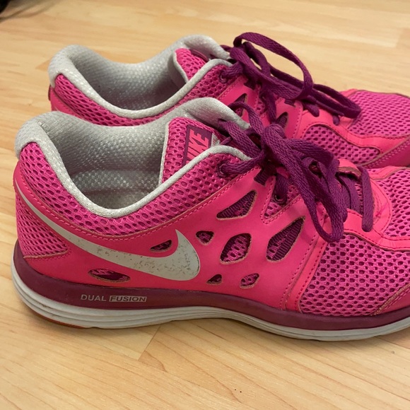 🌸3/$12🌸 Nike dual fusion lite sneakers - Picture 3 of 14